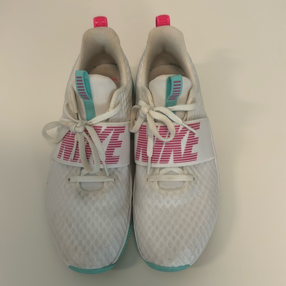 Nike comfort tennis shoes
